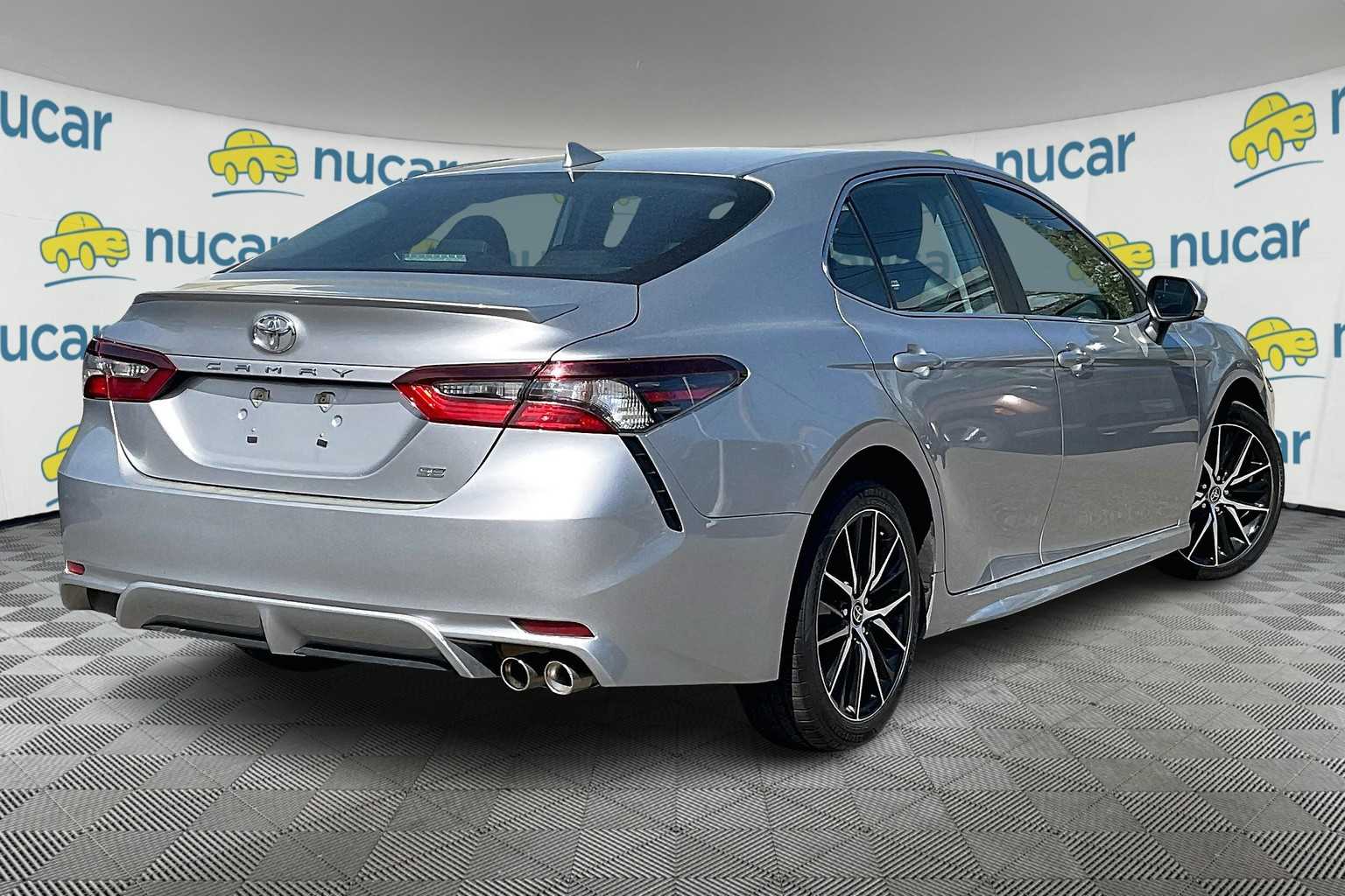 2022 Toyota Camry SE - Photo 6