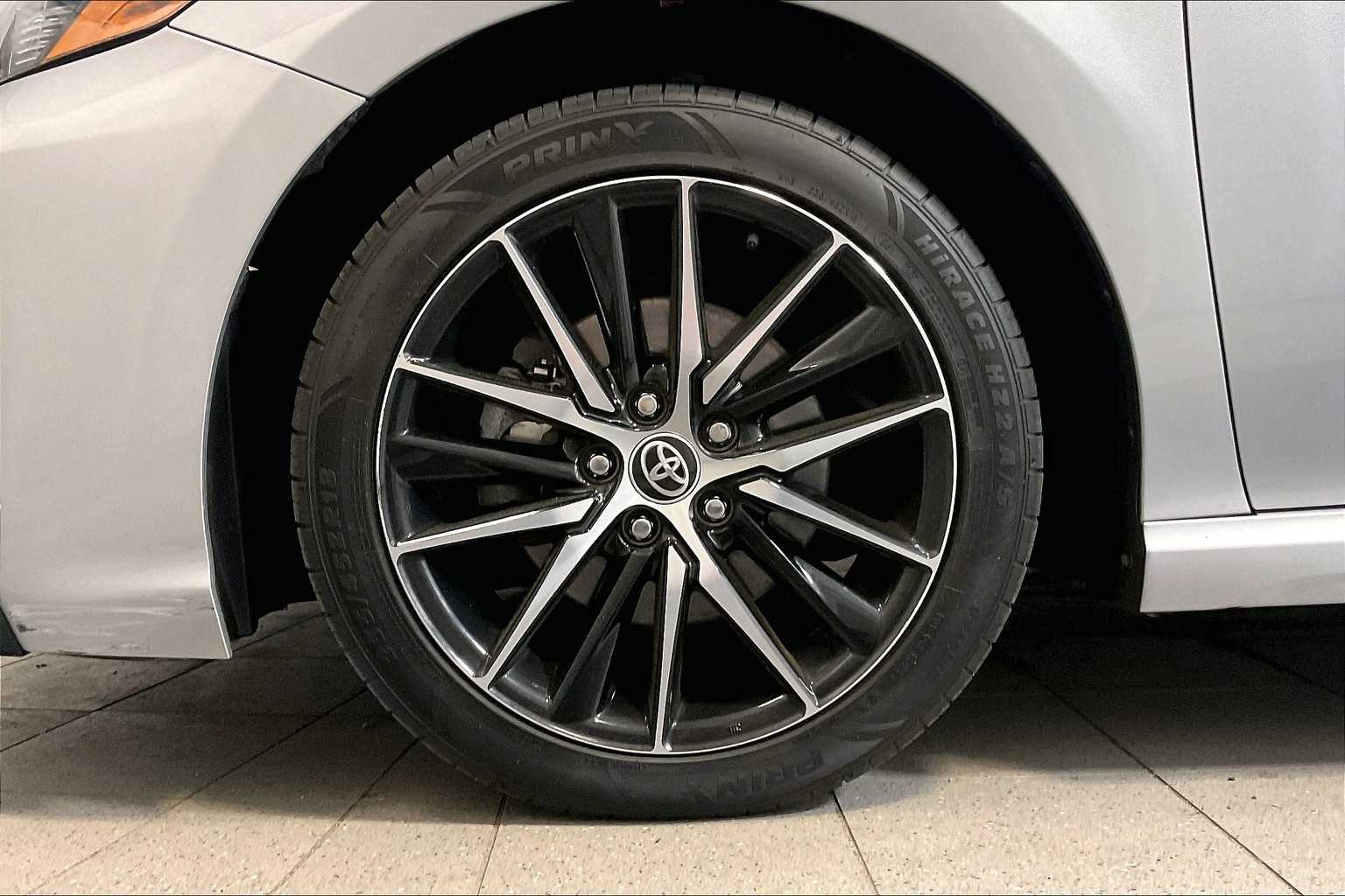 2022 Toyota Camry SE - Photo 7