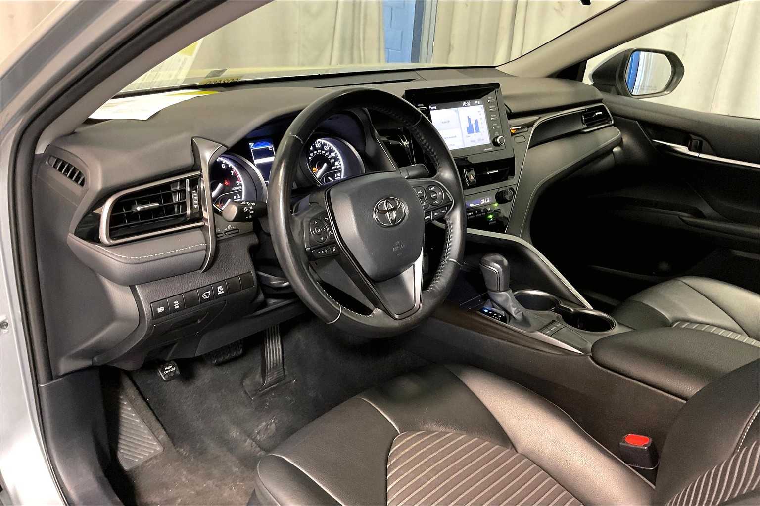 2022 Toyota Camry SE - Photo 8