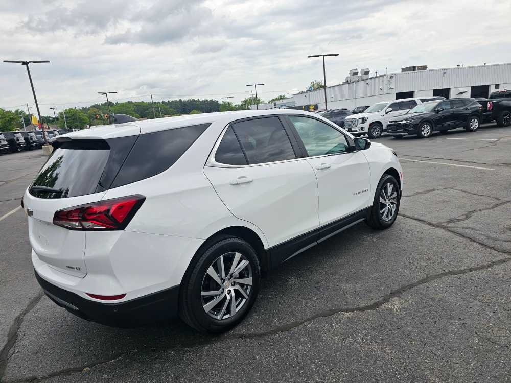 2022 Chevrolet Equinox LT - Photo 2