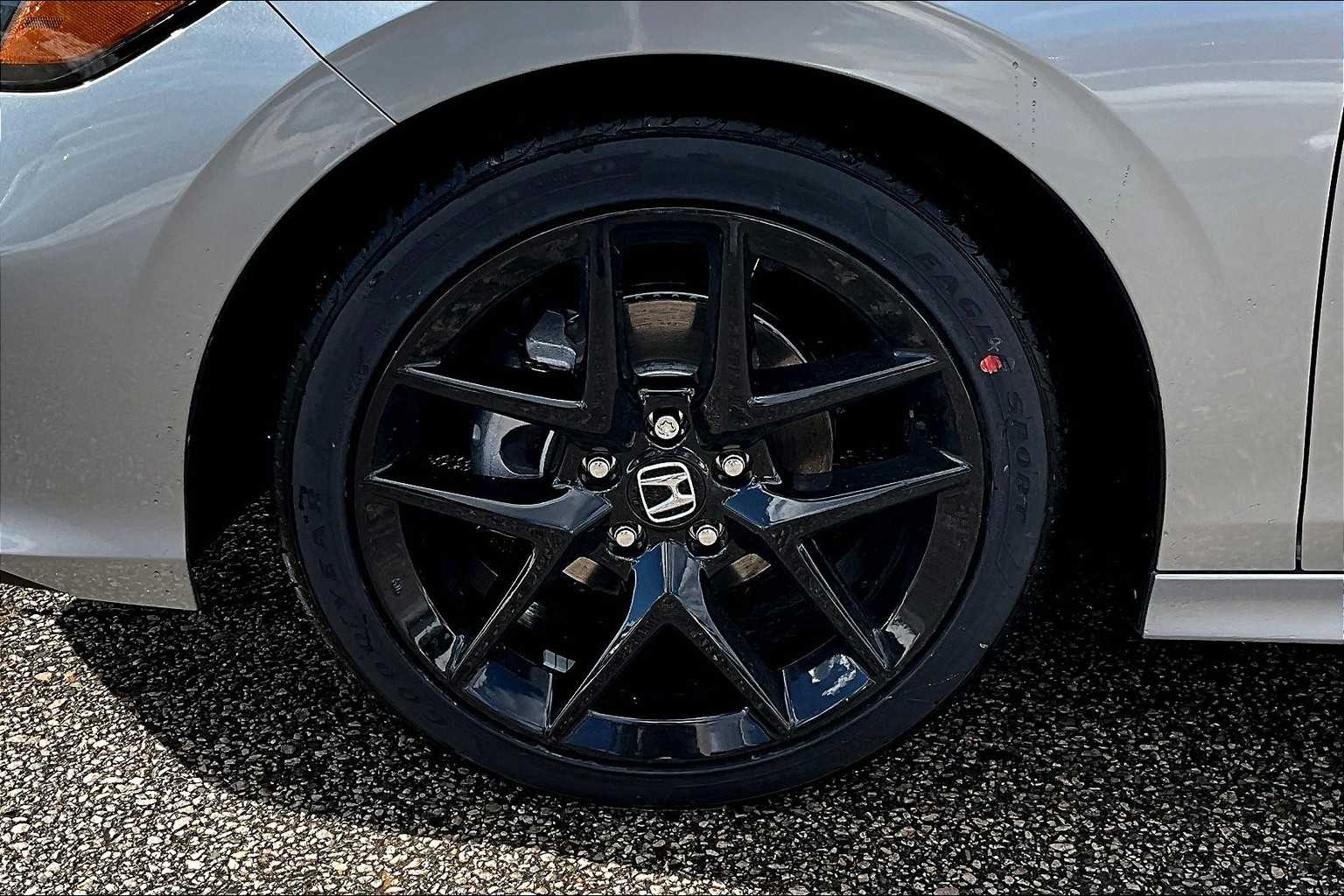 2025 Honda Civic Sport - Photo 8