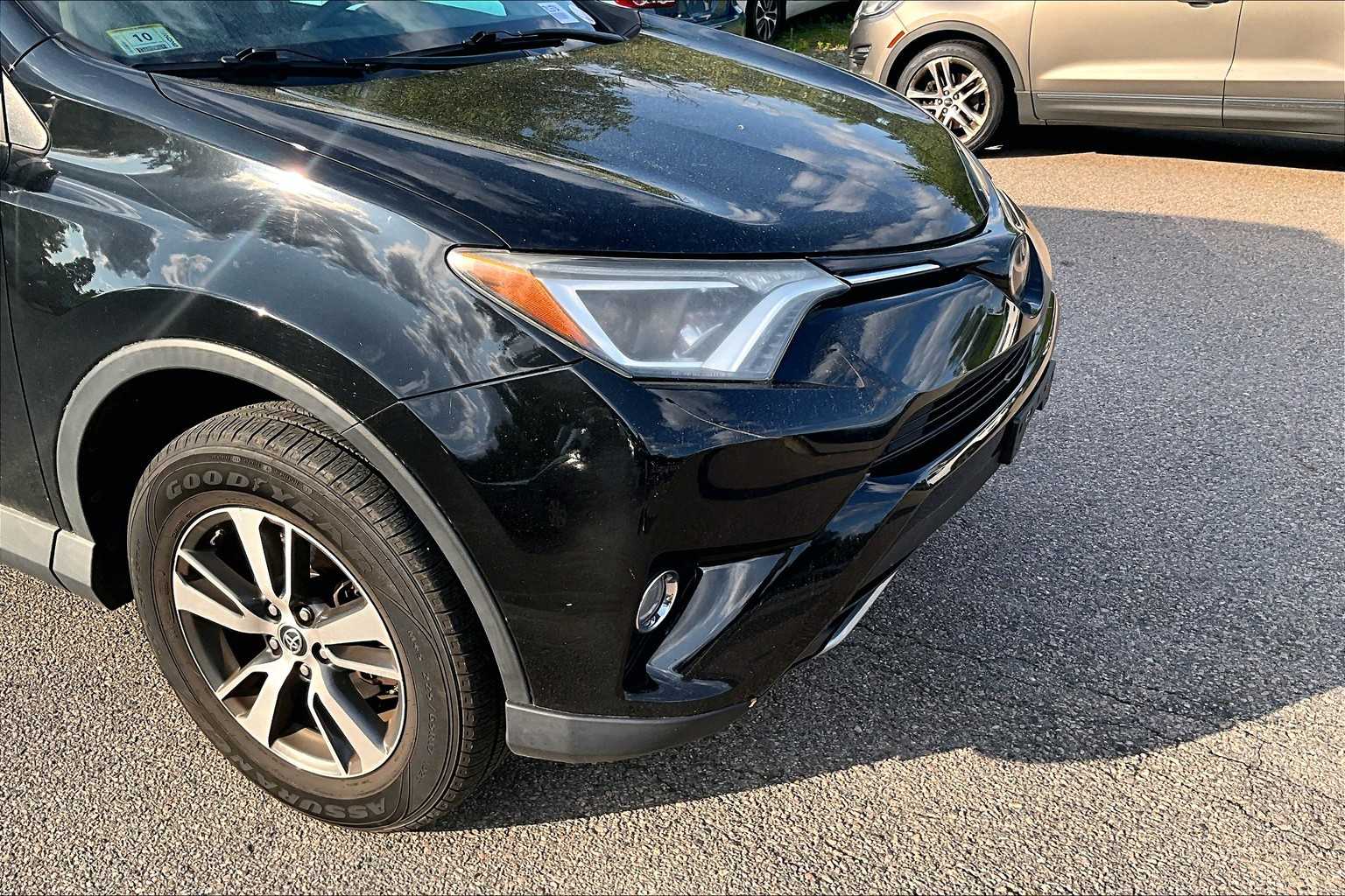 2017 Toyota RAV4 XLE - Photo 5