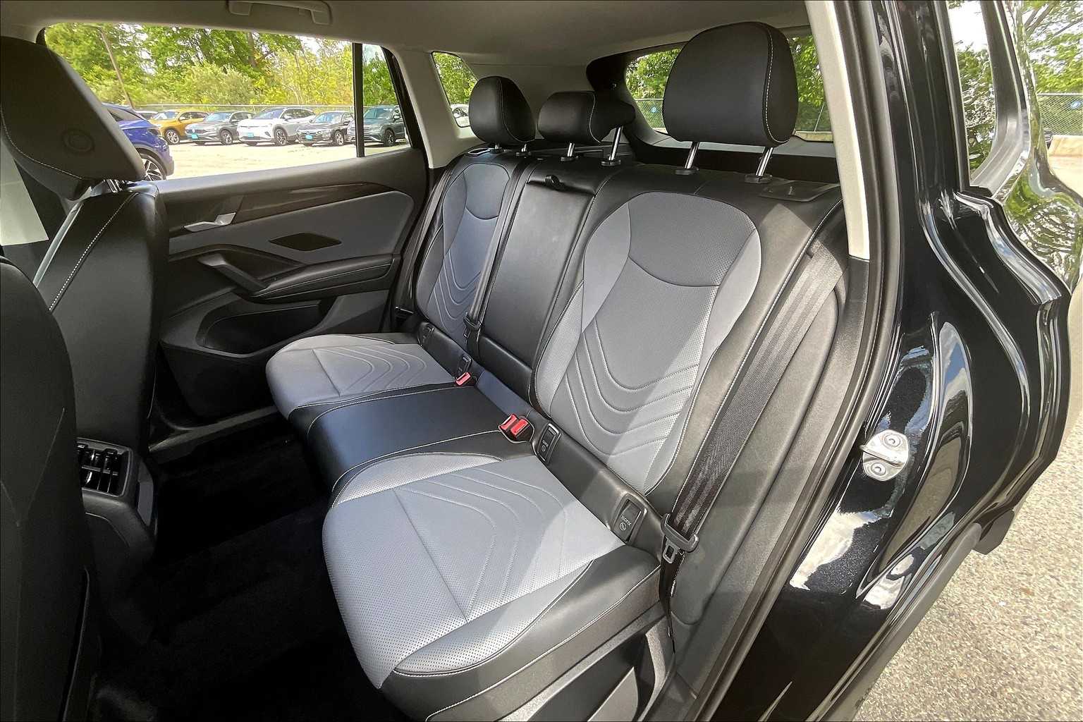 2025 Volkswagen Tiguan SE - Photo 15