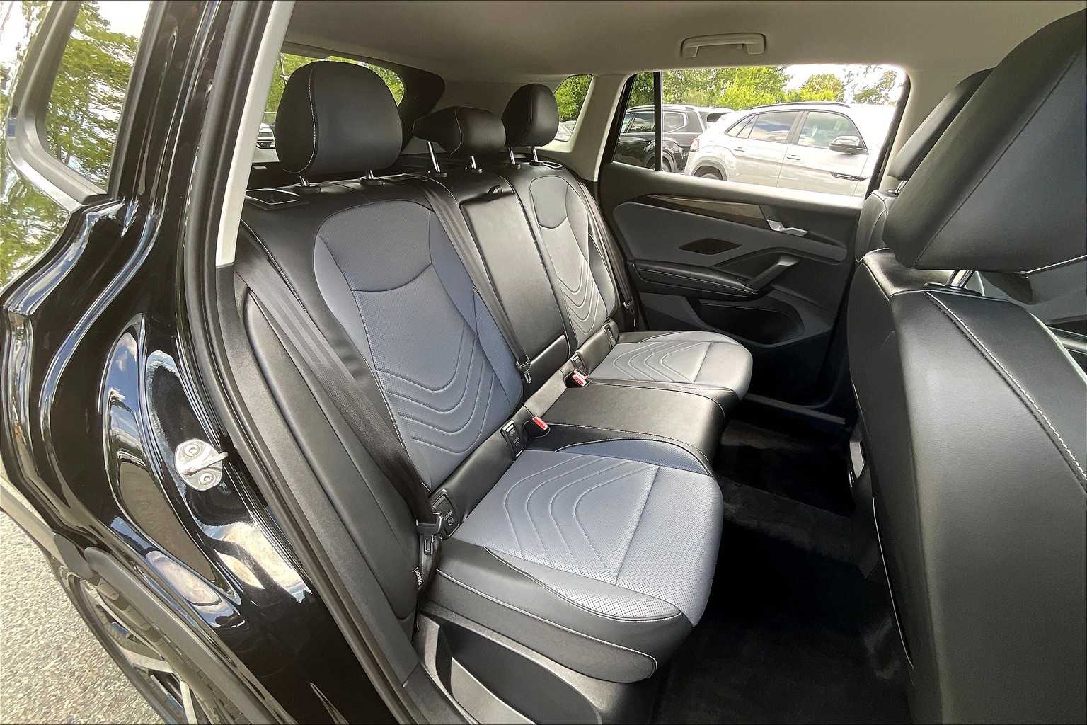 2025 Volkswagen Tiguan SE - Photo 16
