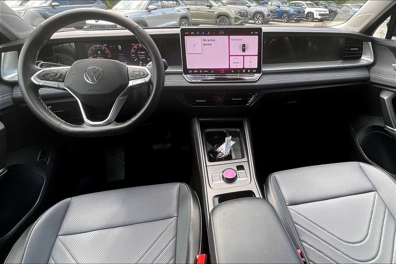 2025 Volkswagen Tiguan SE - Photo 21