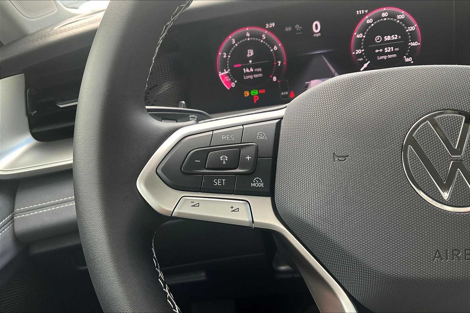 2025 Volkswagen Tiguan SE - Photo 22
