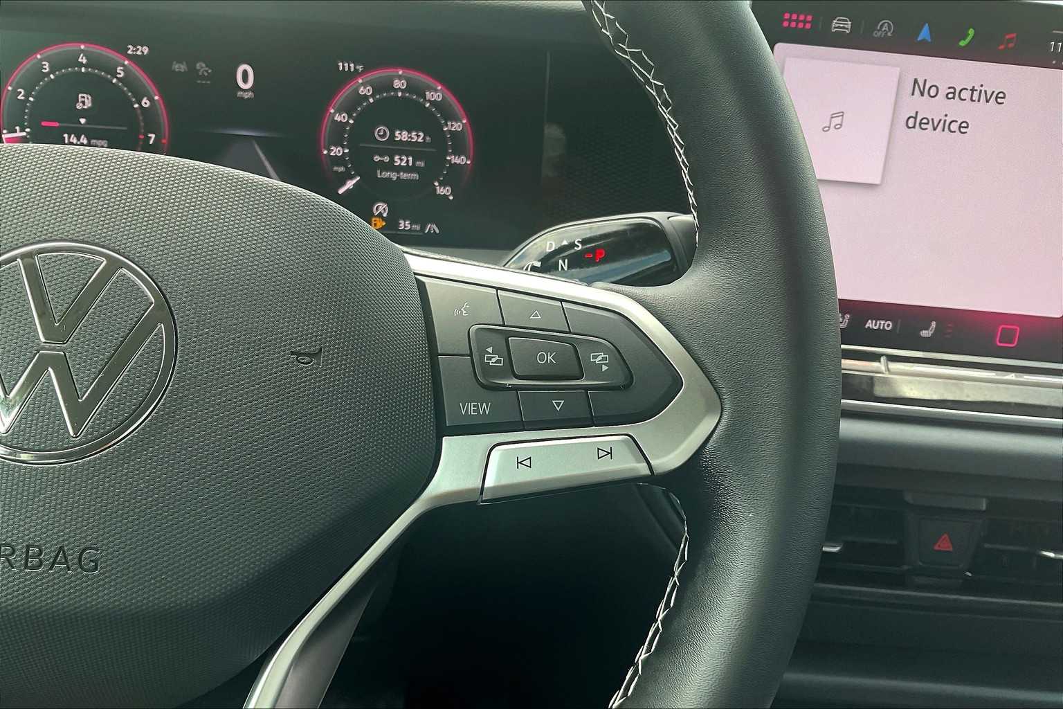 2025 Volkswagen Tiguan SE - Photo 23