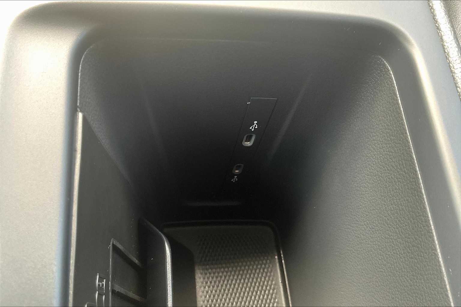 2025 Volkswagen Tiguan SE - Photo 25