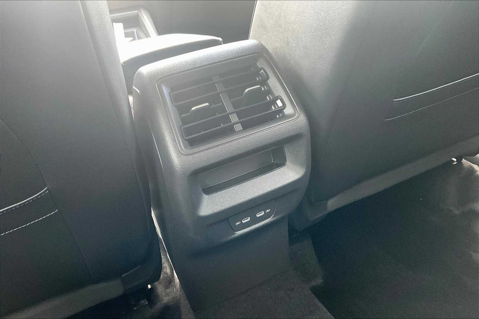 2025 Volkswagen Tiguan SE - Photo 26