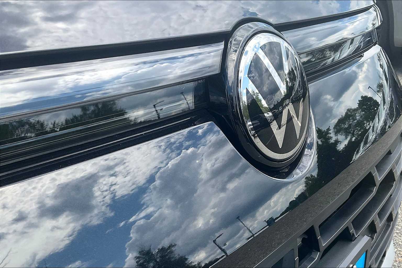 2025 Volkswagen Tiguan SE - Photo 30