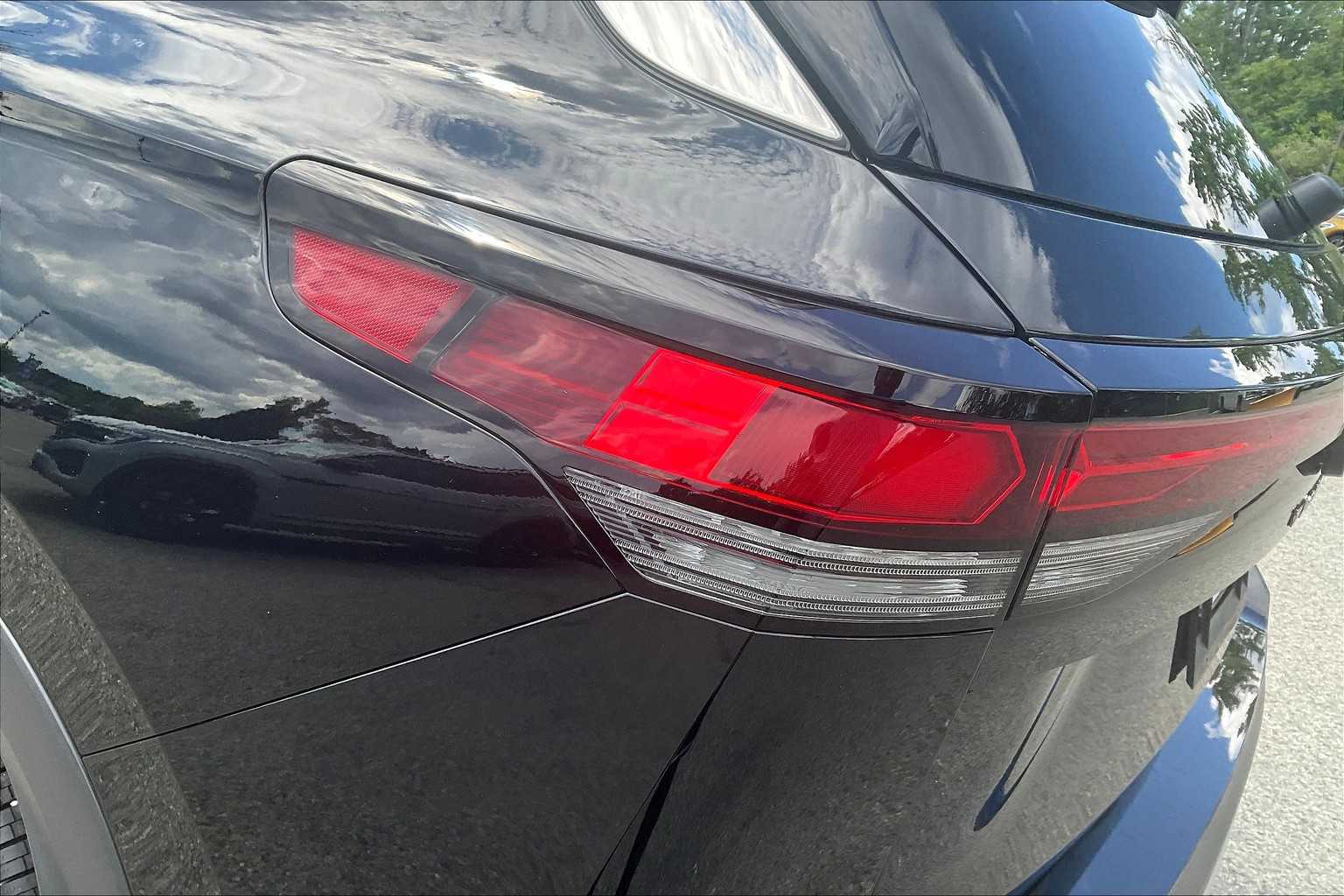 2025 Volkswagen Tiguan SE - Photo 32