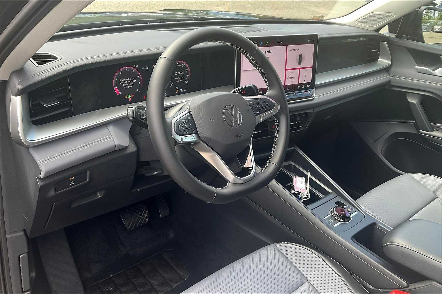2025 Volkswagen Tiguan SE - Photo 8