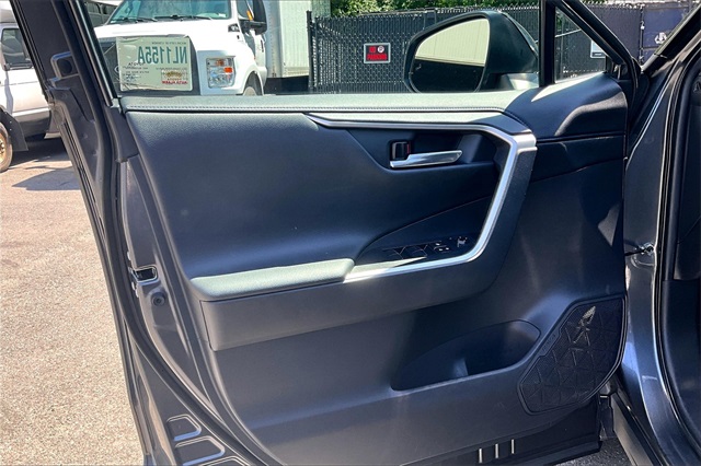 2021 Toyota RAV4 Hybrid XSE - Photo 19