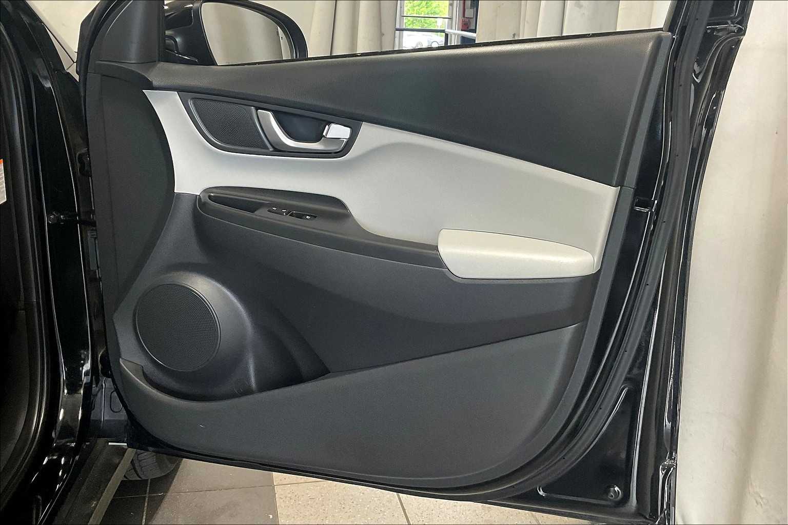 2023 Hyundai Kona Electric SE - Photo 12
