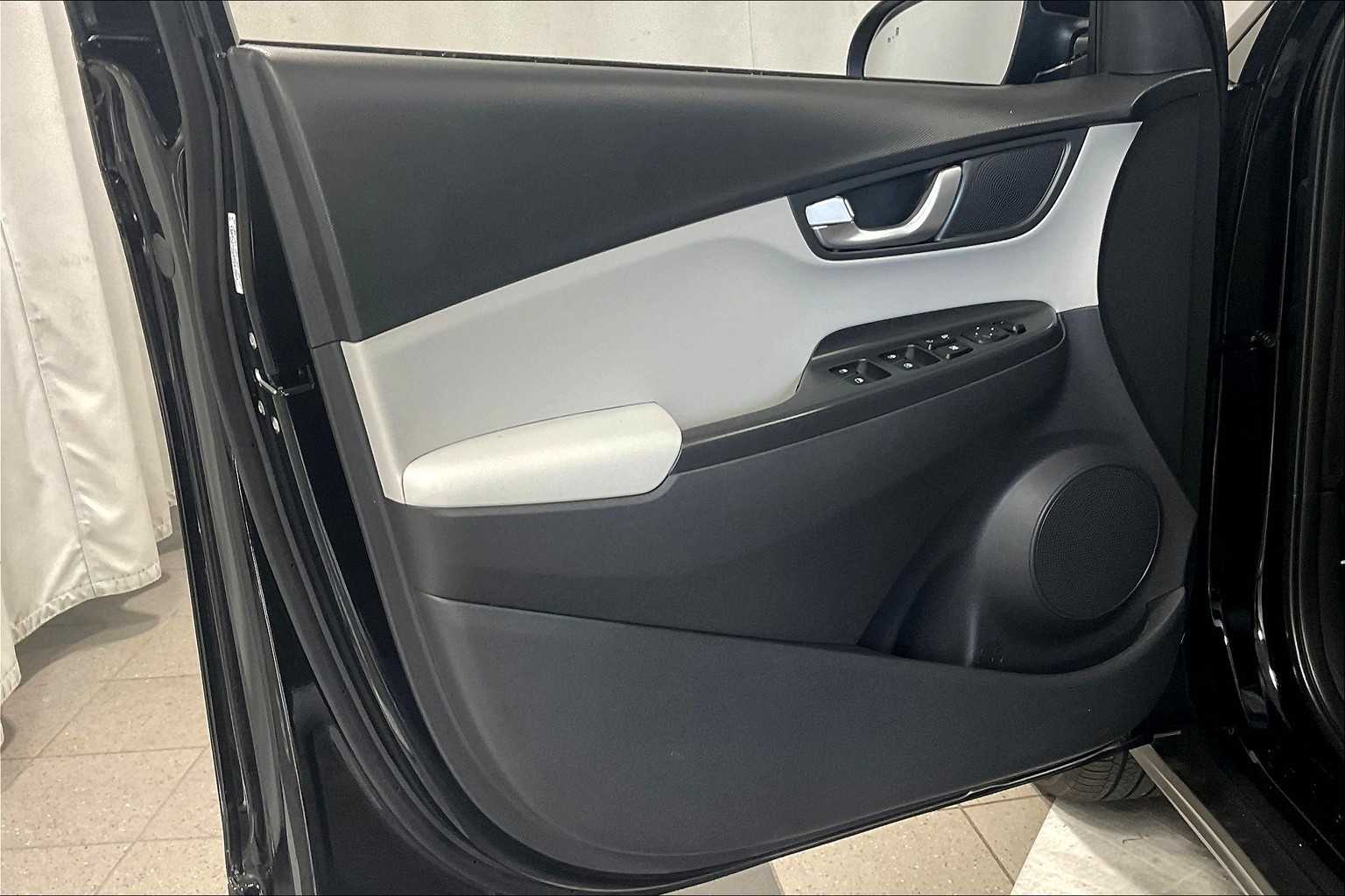 2023 Hyundai Kona Electric SE - Photo 9
