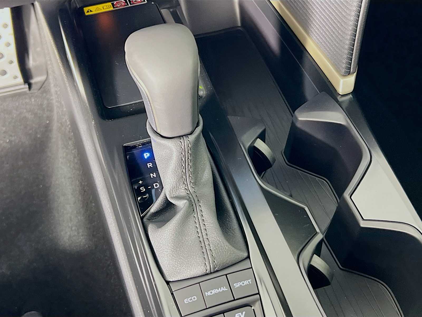 2025 Toyota Camry SE - Photo 11