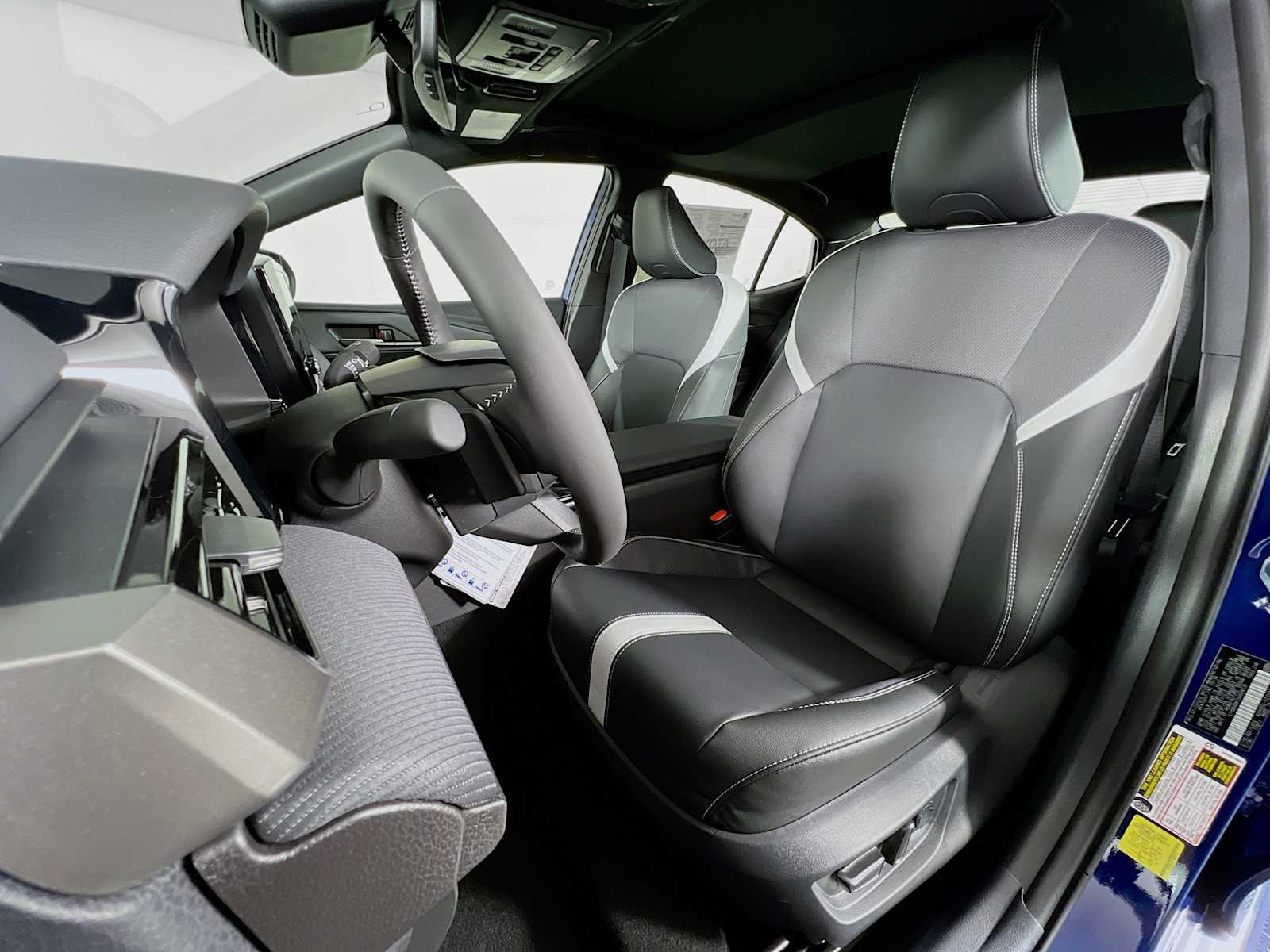 2025 Toyota Camry SE - Photo 12