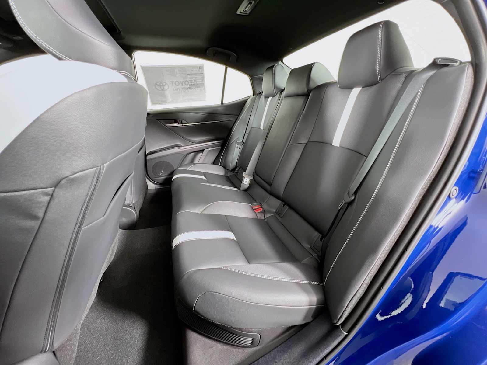2025 Toyota Camry SE - Photo 13