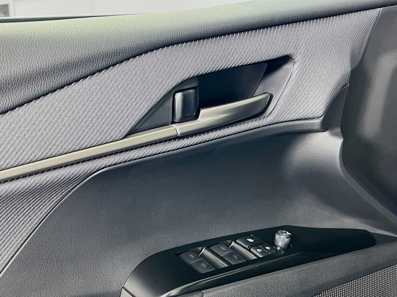 2025 Toyota Camry SE - Photo 16