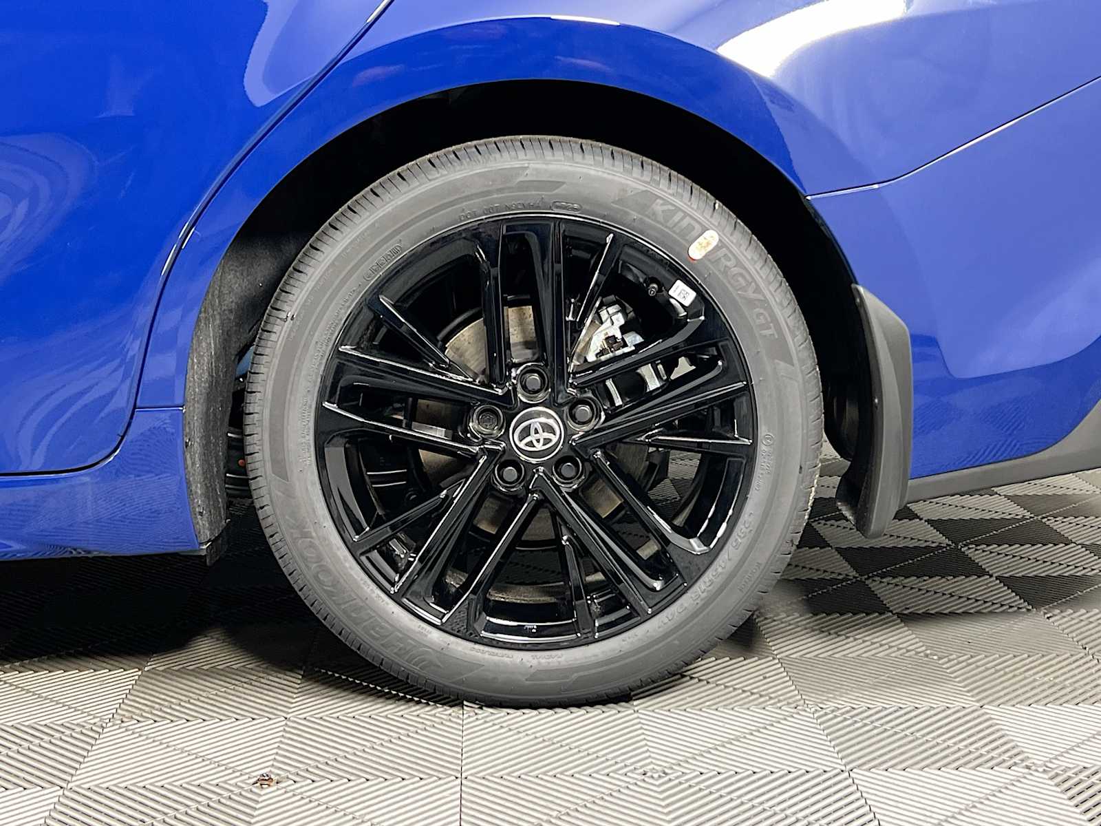 2025 Toyota Camry SE - Photo 19