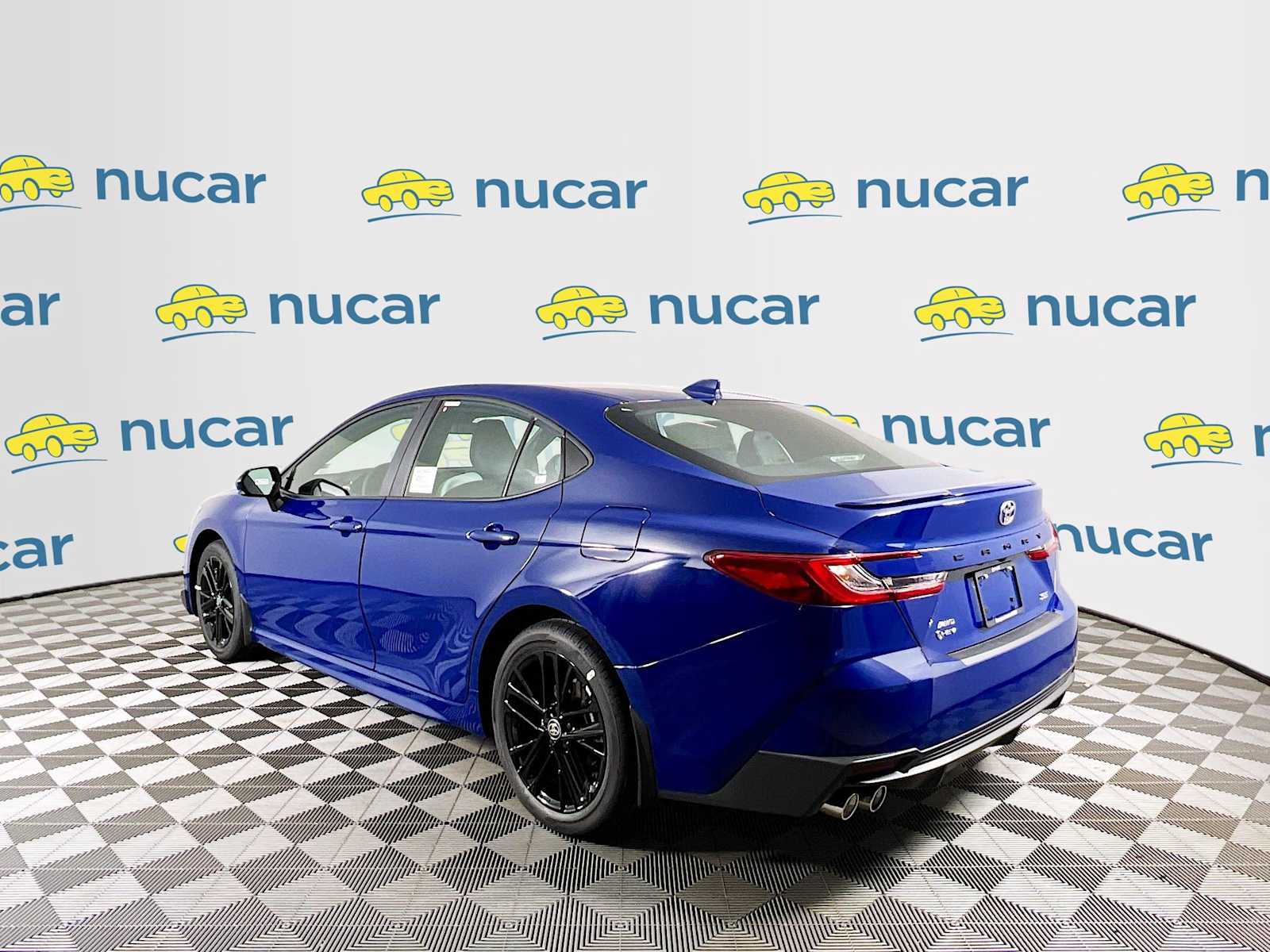 2025 Toyota Camry SE - Photo 4