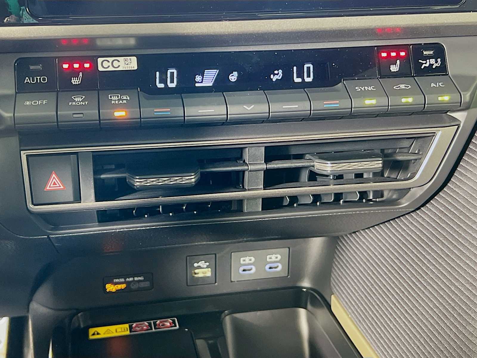 2025 Toyota Camry SE - Photo 10
