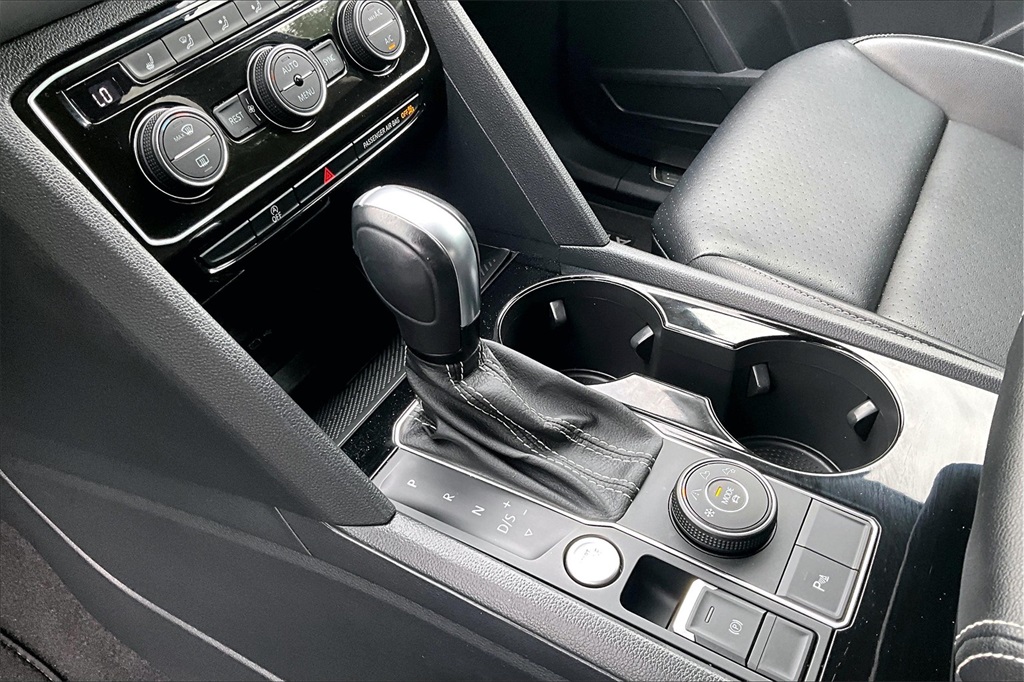2022 Volkswagen Atlas 3.6L V6 SE w/Technology - Photo 15