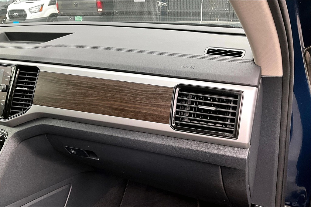 2022 Volkswagen Atlas 3.6L V6 SE w/Technology - Photo 17