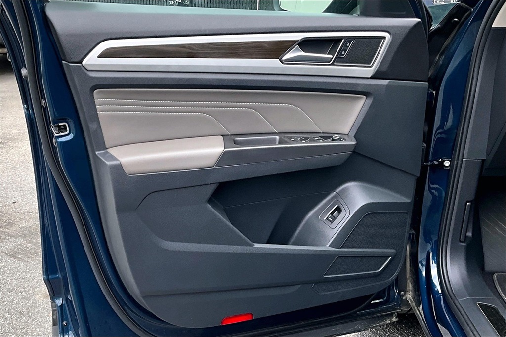 2022 Volkswagen Atlas 3.6L V6 SE w/Technology - Photo 18