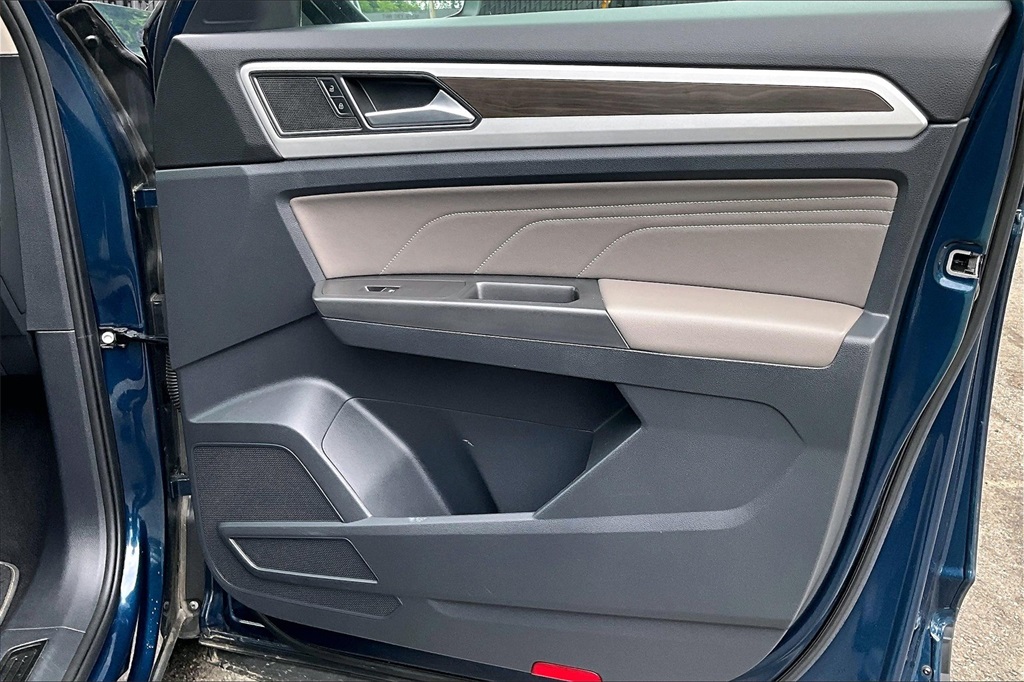 2022 Volkswagen Atlas 3.6L V6 SE w/Technology - Photo 19