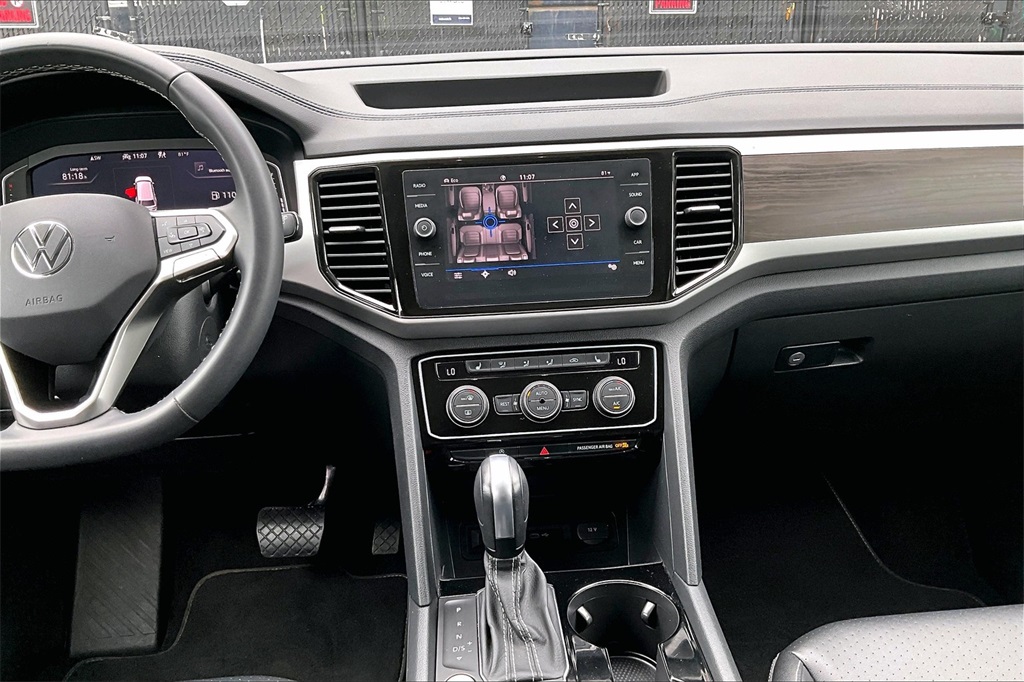 2022 Volkswagen Atlas 3.6L V6 SE w/Technology - Photo 6