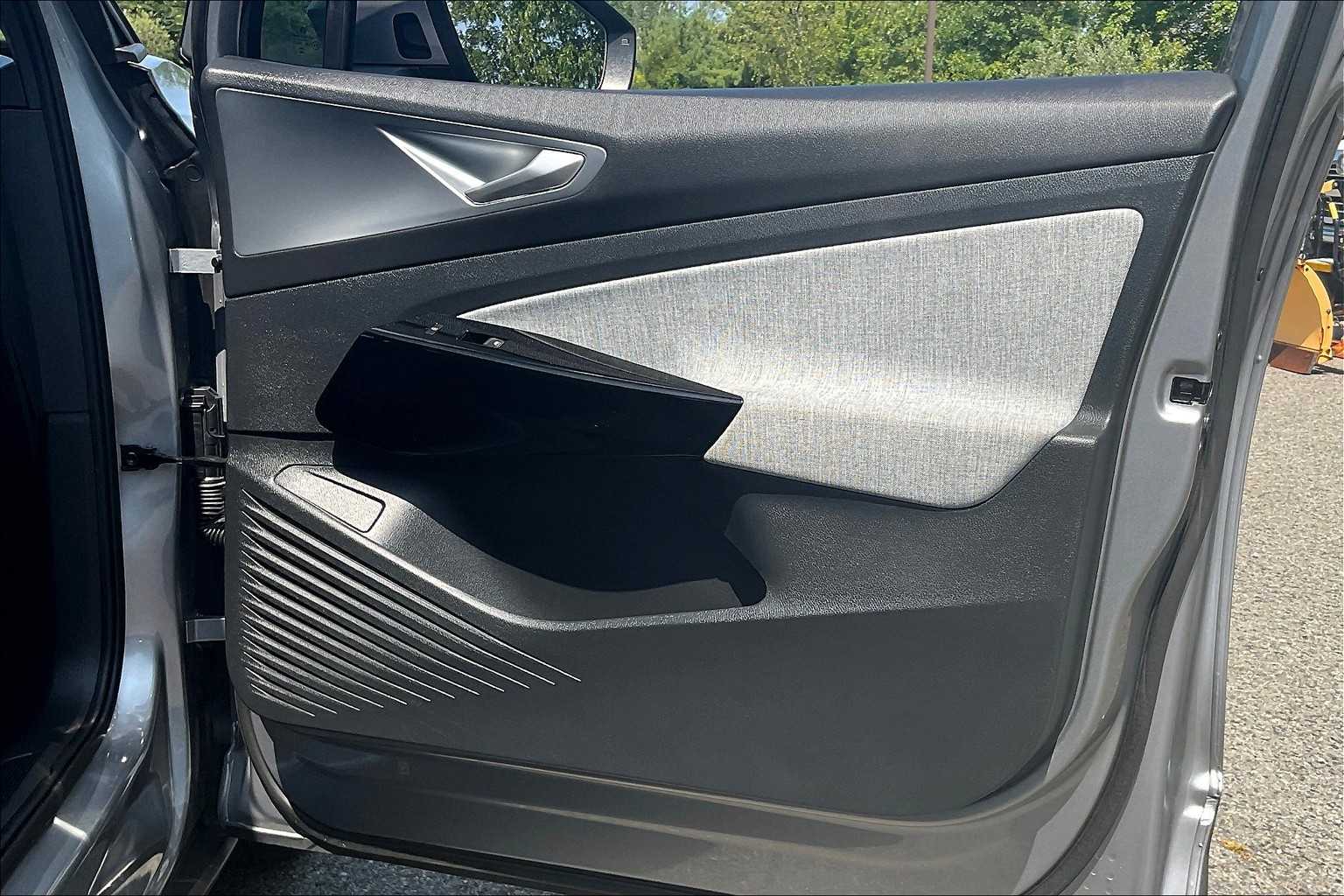 2023 Volkswagen ID.4 Pro - Photo 12