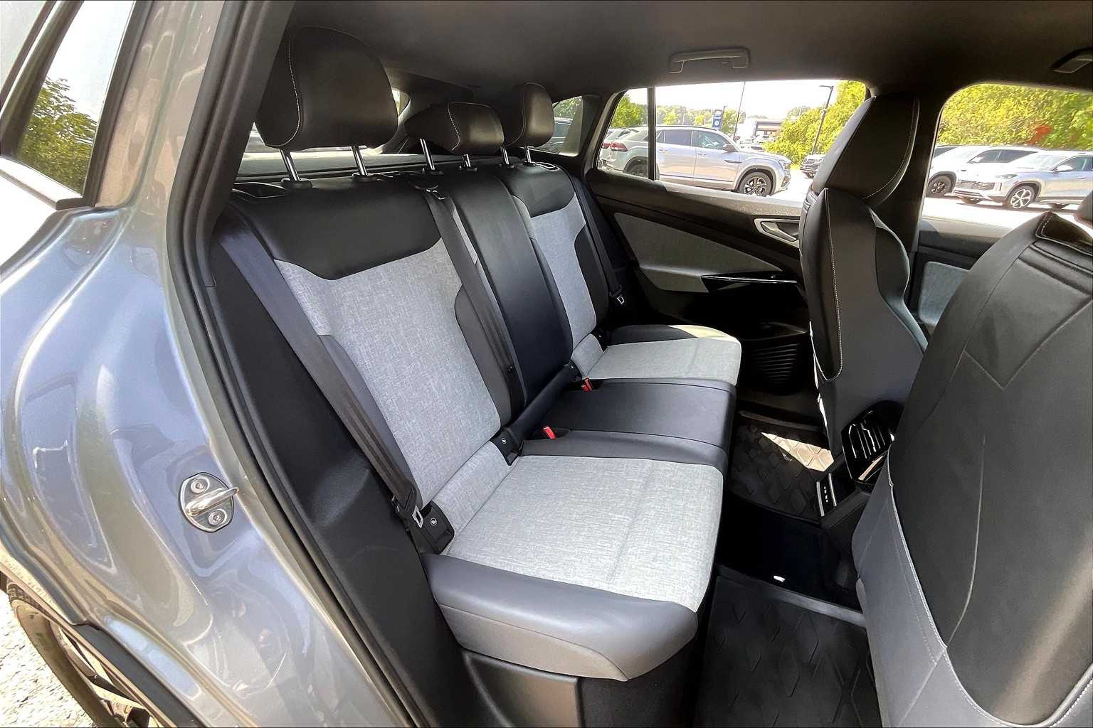 2023 Volkswagen ID.4 Pro - Photo 16