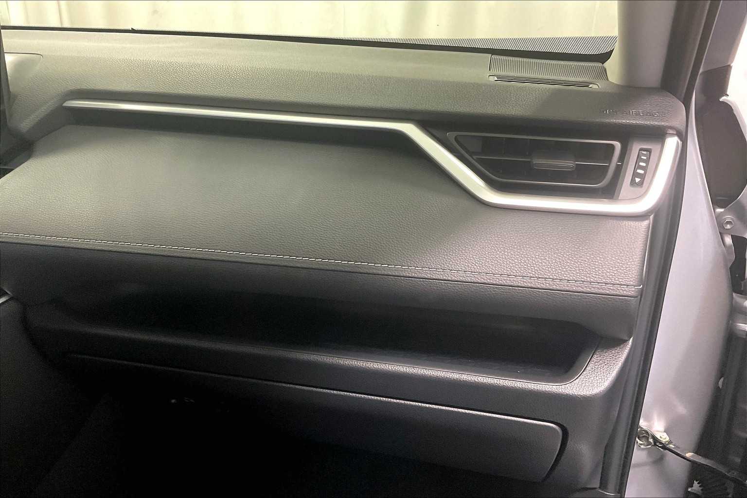 2022 Toyota RAV4 Hybrid LE - Photo 13