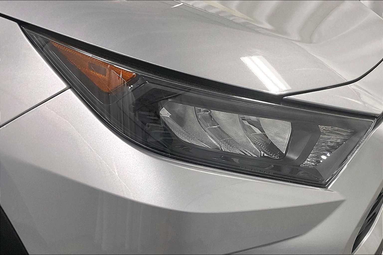 2022 Toyota RAV4 Hybrid LE - Photo 32