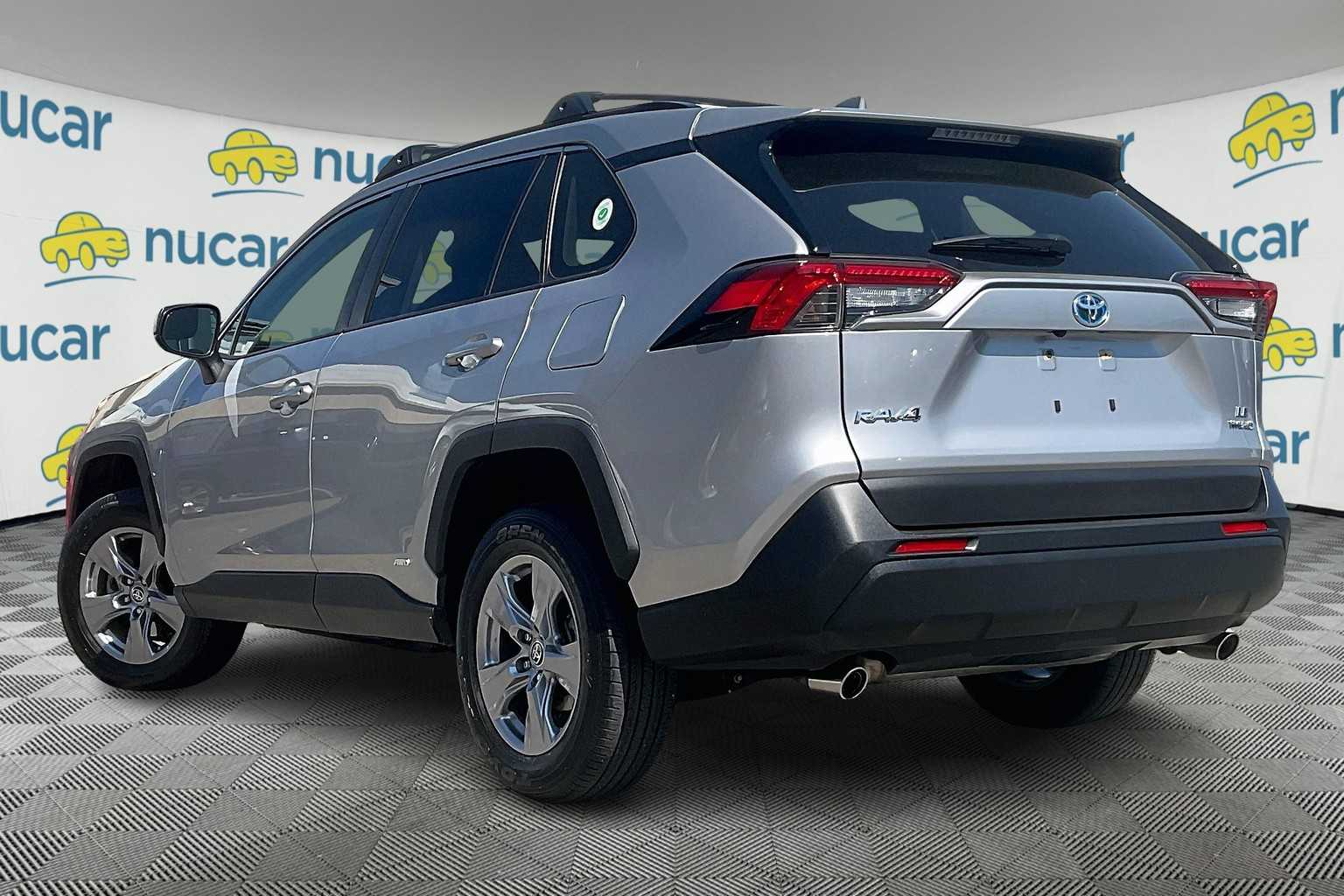 2022 Toyota RAV4 Hybrid LE - Photo 4