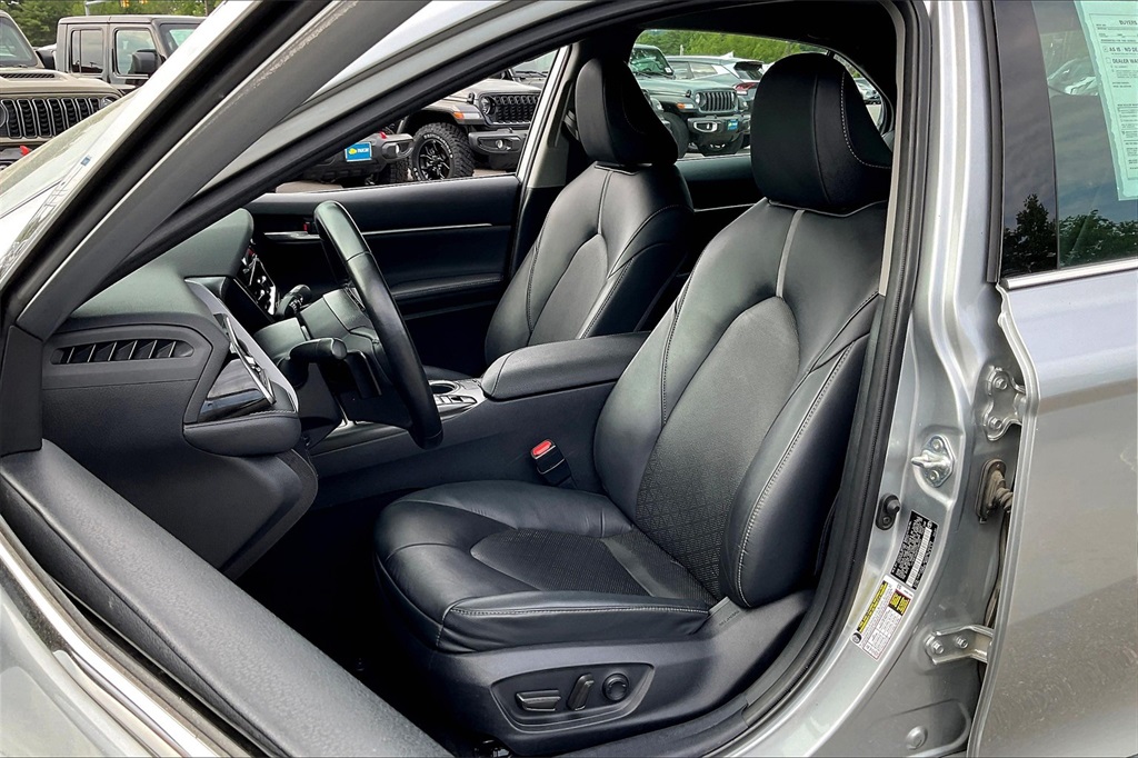 2023 Toyota Camry XSE - Photo 9