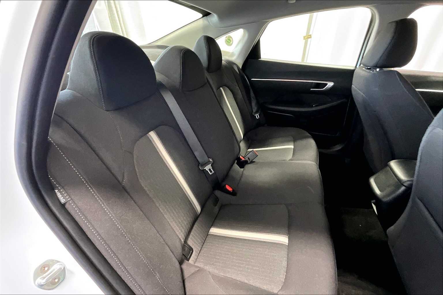 2022 Hyundai Sonata SE - Photo 16