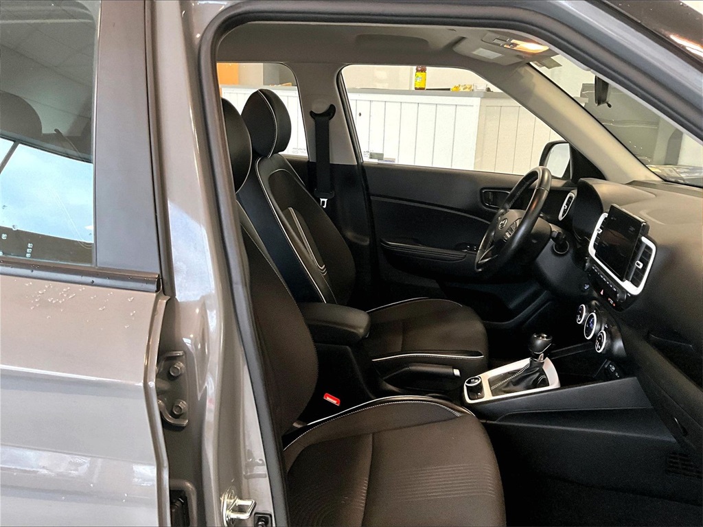 2022 Hyundai Venue Limited - Photo 11