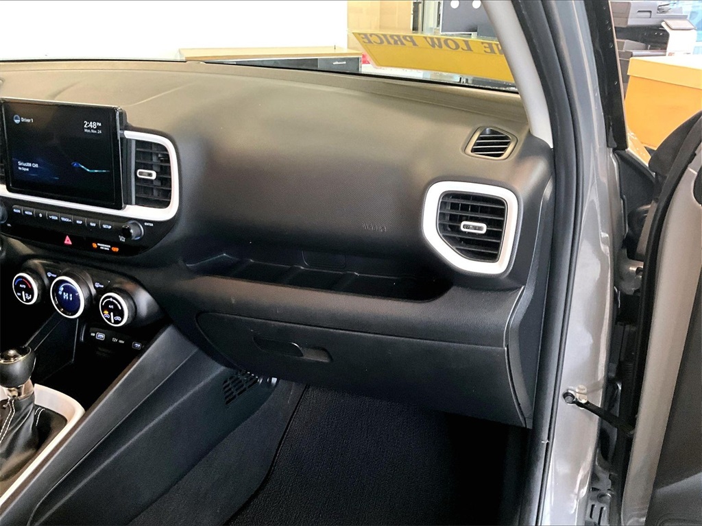 2022 Hyundai Venue Limited - Photo 13