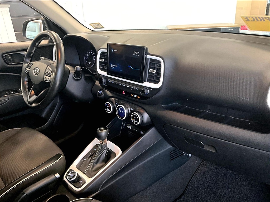 2022 Hyundai Venue Limited - Photo 14
