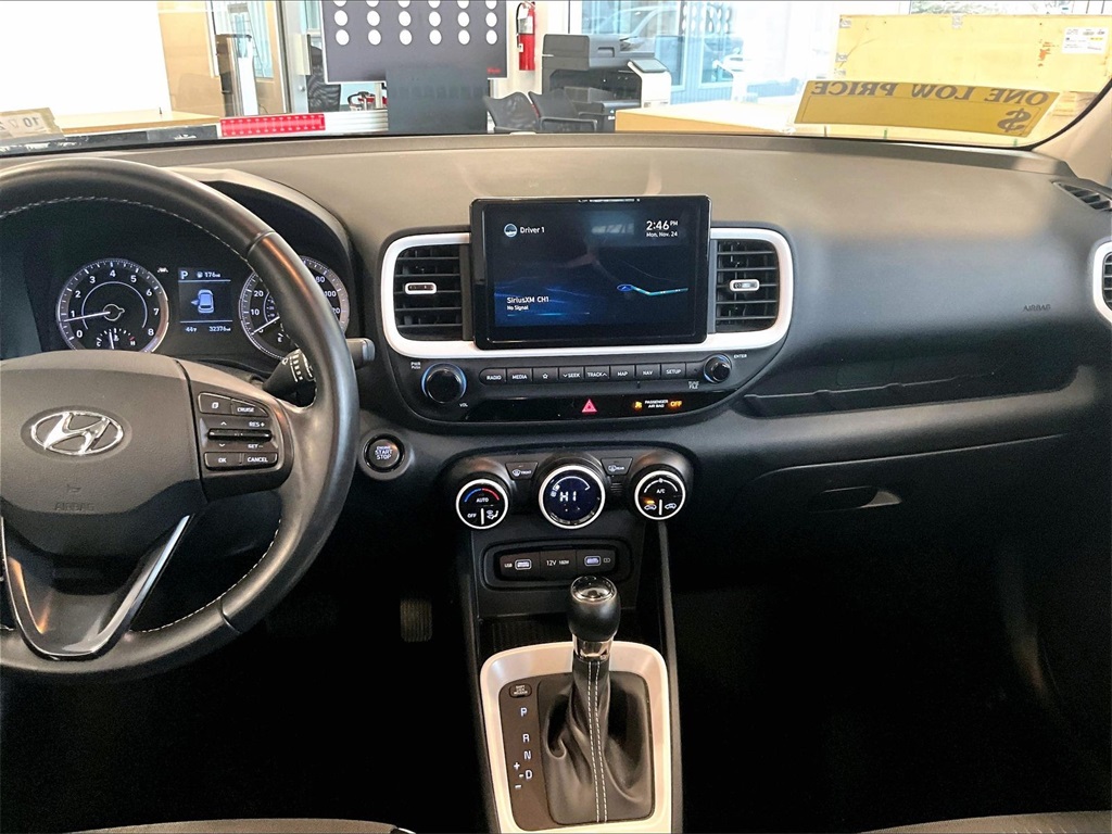 2022 Hyundai Venue Limited - Photo 18