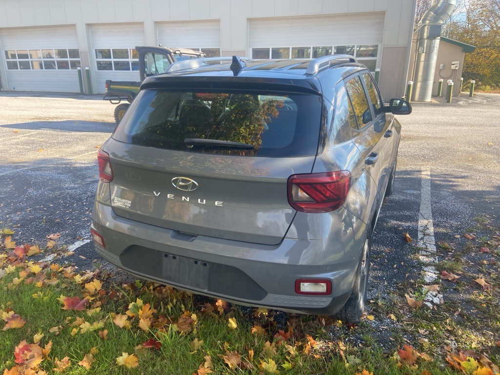 2022 Hyundai Venue Limited - Photo 5