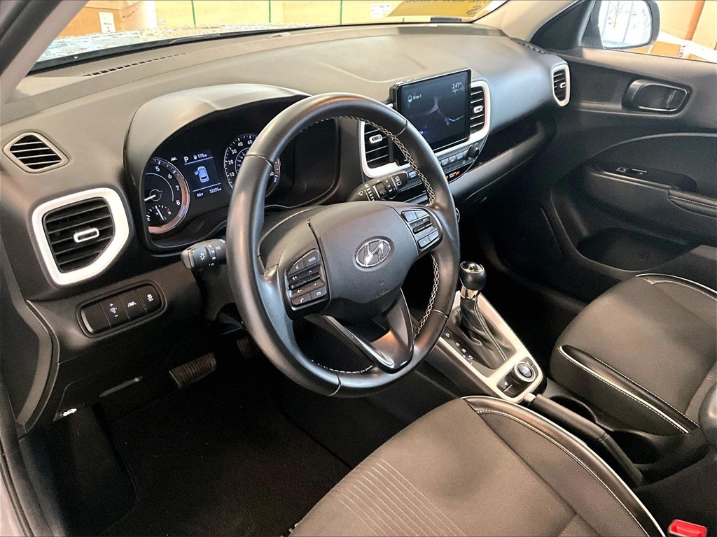 2022 Hyundai Venue Limited - Photo 8