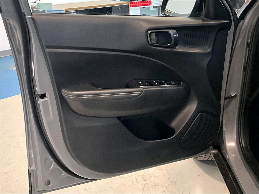 2022 Hyundai Venue Limited - Photo 9