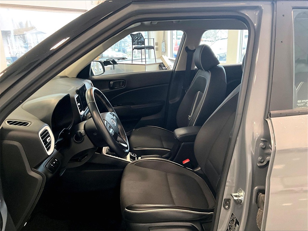 2022 Hyundai Venue Limited - Photo 10