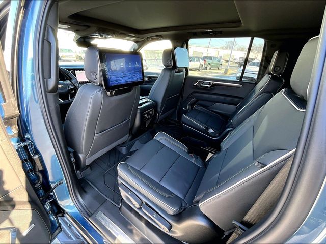 2026 Chevrolet Suburban Premier - Photo 13
