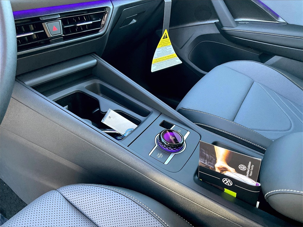 2025 Volkswagen Tiguan 2.0T SE - Photo 14