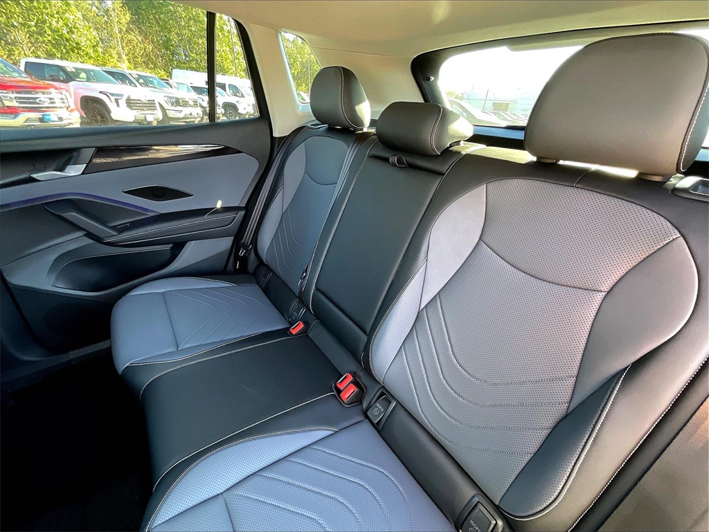2025 Volkswagen Tiguan 2.0T SE - Photo 15
