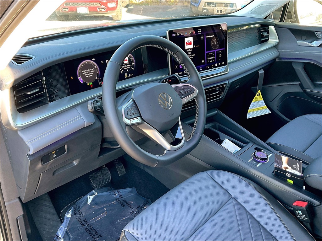 2025 Volkswagen Tiguan 2.0T SE - Photo 9